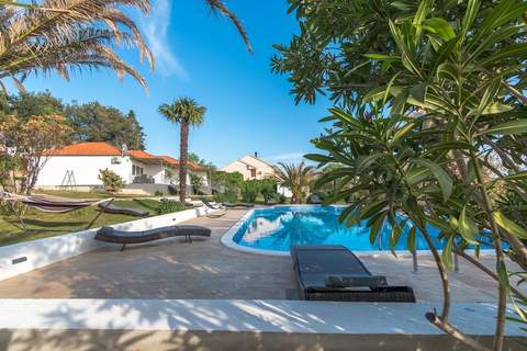 Villa Mediterano - Ferienunterkunft in Bibinje (16 Personen)