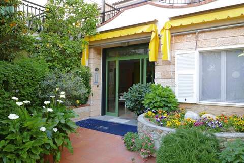 Residence Dei Fiori Pietra Ligure - B3C01 - Ferienunterkunft in Pietra Ligure (3 Personen)