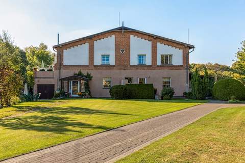 strandnahe Ferienwohnung Betty mit großem Garten - Ferienunterkunft in Hinter Bollhagen (4 Personen)