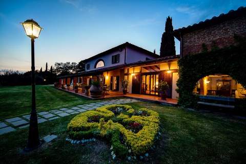 Villa del Lago - Ferienhaus in Sanfatucchio (18 Personen)