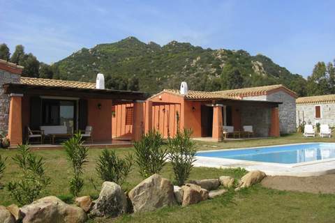 Row bungalows an der Costa Rei-San Pietro Villa 4/6 pers Unifamiliare con piscina comune - Ferienunterkunft in Castiadas Cagliari (4 Personen)