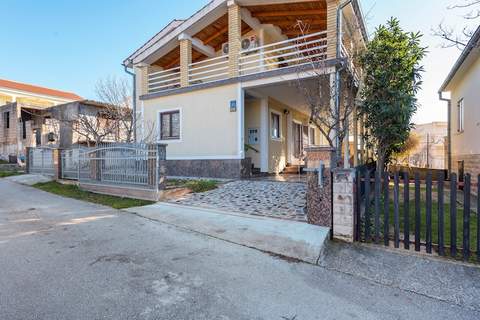 Lovely green apartment Katarina - Ferienunterkunft in Jasenice (4 Personen)