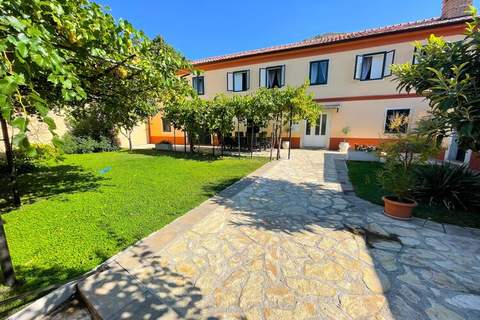 Villa Jadranka - Ferienunterkunft in Drivenik (10 Personen)