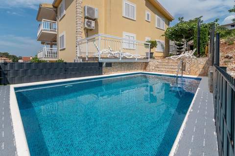 Apartment Petra - Ferienunterkunft in Trogir (6 Personen)