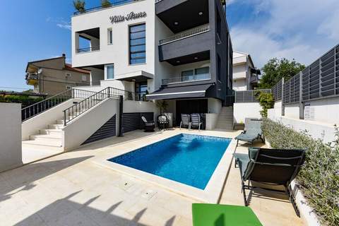 Villa Azuro - Ferienunterkunft in Sveti Filip i Jakov (12 Personen)