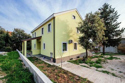 Holiday house Pakostane - Ferienunterkunft in Pakostane (12 Personen)