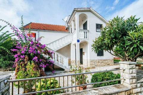 Apartment Nada - Ferienunterkunft in Petrcane (6 Personen)