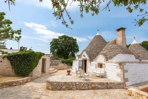 Magnificent Stefano's Trulli in Locorotondo - Ferienunterkunft in Locorotondo (6 Personen)