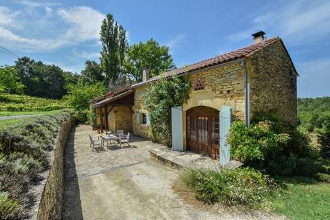 Maison au calme avec piscine - Ferienhaus in Loubejac (3 Personen)