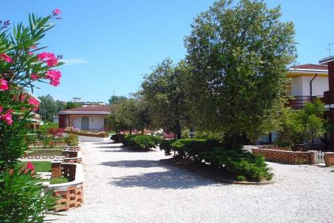 VILLA FABIENNE 32 - Ferienunterkunft in Porto Santa Margherita (8 Personen)