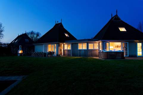 Grand Sechstjin Wellness de luxe met sauna buitenspa & sloep - Ferienhaus in Earnewald (16 Personen)