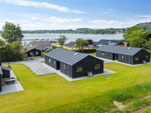 Ferienhaus Henryk - 75m from the sea