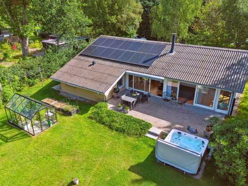 Ferienhaus Hjalmine - 1.4km from the sea
