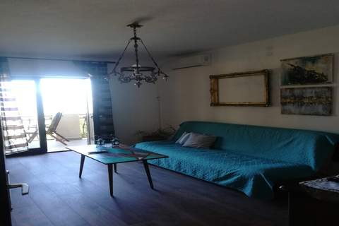 Apartments Tamara (ST)- Three Bedroom Apartment with Balcony (A1) - Ferienunterkunft in Lokva Rogoznica (8 Personen)