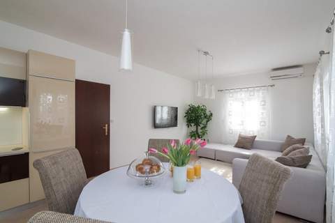 Apartment Marcela - Deluxe Two Bedroom Apartment with Terrace and Sea View - Ferienunterkunft in Sutivan (6 Personen)