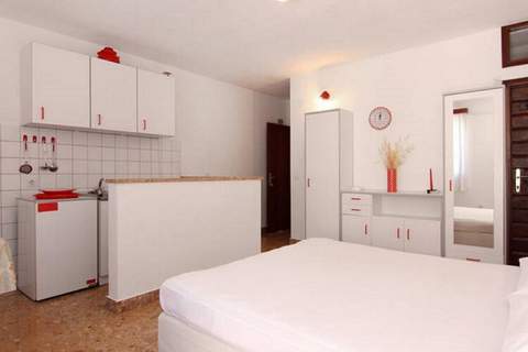 Apartments Nadia - Studio Apartment With Terrace  (A1) - Ferienunterkunft in Bol (2 Personen)