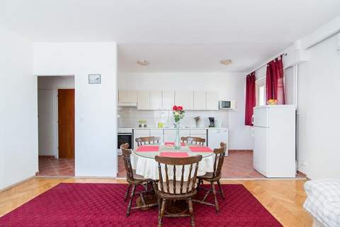 Apartment Iris (ST) - Two Bedroom Apartment with Balcony and Sea View - Ferienunterkunft in Split (4 Personen)