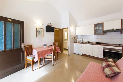 Apartments Magdalena - Bungalow with terrace (A1) - Ferienunterkunft in Bol (3 Personen)