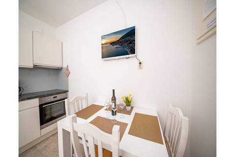 Apartments Magdalena - Standard Apartment with Terrace and Sea View (A2) - Ferienunterkunft in Bol (3 Personen)