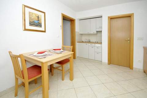 Apartments Villa Moonlight - One Bedroom Apartment with Sea View Balcony and Terrace (Sandra) - Ferienunterkunft in Okrug Gornji (2 Personen)