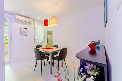 Studio Luce Mala (ST) - Studio with Terrace - Ferienunterkunft in Split (2 Personen)