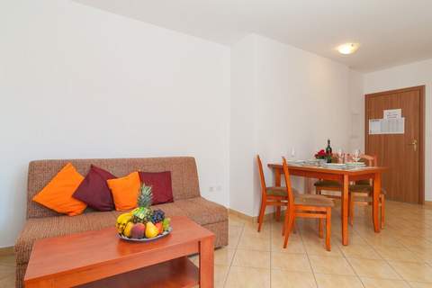 Apartments Island Beat - Two Bedroom Apartment with Balcony (A6) (ST) - Ferienunterkunft in Supetar (4 Personen)