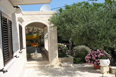 Holiday home Villa Spilla - Three Bedroom Home with Terrace - Ferienunterkunft in Selca (8 Personen)