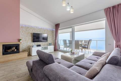 Apartments Hope (Dugi Rat) - Three-Bedroom Apartment with Jacuzzi and Terrace with Sea View - Ferienunterkunft in Dugi Rat (7 Personen)