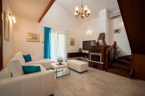 Holiday home  Ingrid - Four Bedroom Holiday Home with Pool - Ferienunterkunft in Okrug Gornji (6 Personen)