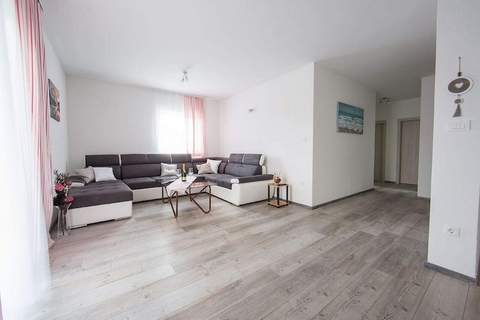 Holiday Home J&D No.3-Six Bedroom House  with Pool - Ferienunterkunft in Podstrana (14 Personen)