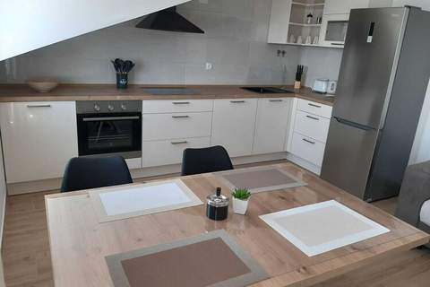 Apartments Dobrila - Superior Two Bedroom Apartment with Terrace and sea view - B2 - Ferienunterkunft in Jelsa (6 Personen)