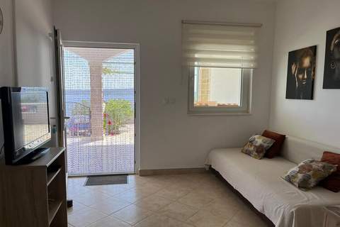 Apartments Dobrila - One Bedroom Apartment with Terrace - A1 - Ferienunterkunft in Jelsa (4 Personen)