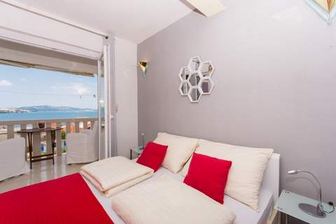 Villa Stil - Studio Apartment with Balcony and Sea View 103 - Ferienunterkunft in Okrug Gornji (2 Personen)
