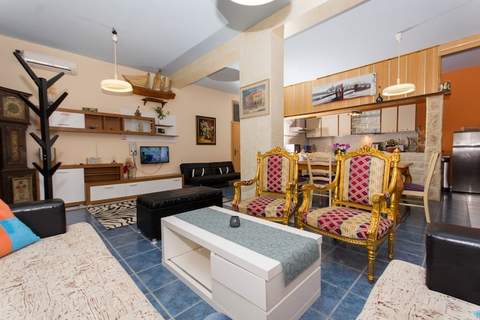 Villa Stil - Two Bedroom Apartment with Terrace and Sea View (Premium) - Ferienunterkunft in Okrug Gornji (4 Personen)