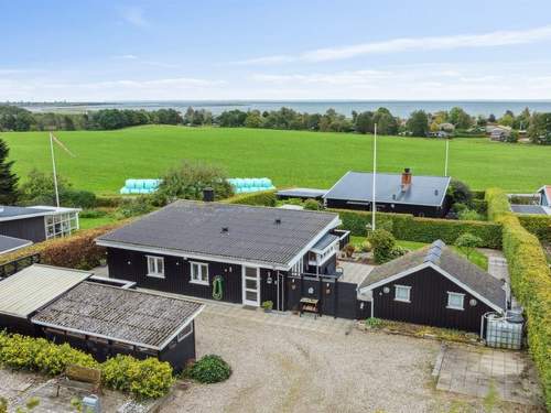 Ferienhaus Yngvy - 500m from the sea