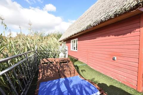 Bootshaus direkt am See mit eigenem Steg - Ferienunterkunft in Sternberg (4 Personen)