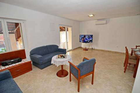 Apartment Lucija Vela Luka - Two Bedroom Apartment with Terrace and Garden View - Ferienunterkunft in Vela Luka (4 Personen)