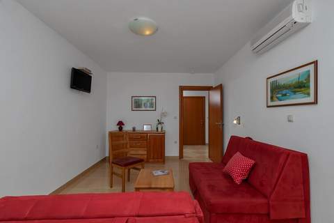 Apartments Villa Juric -One-Bedroom Apartment (Zeleni 3) - Ferienunterkunft in Baska Voda (4 Personen)
