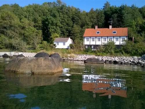 Ferienhaus Asgot - 15m from the sea