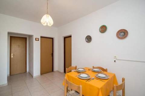 Apartments Boguvila - Two-Bedroom Family Apartment with Terrace (A2) - (ST) - Ferienunterkunft in Supetar (5 Personen)