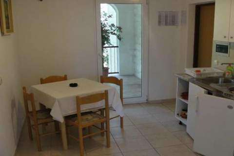 Apartments Boguvila - Two-Bedroom Economy Apartment with Terrace (A5) - (ST) - Ferienunterkunft in Supetar (5 Personen)