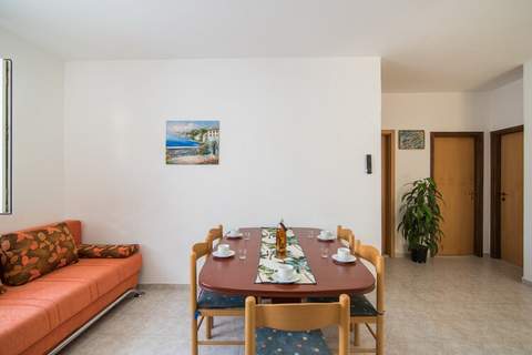 Apartments Pinija - Three Bedroom Apartment with Terrace (A0) - (ST) - Ferienunterkunft in Supetar (6 Personen)