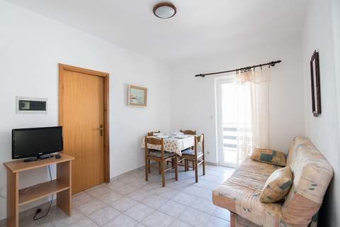 Apartments Pinija - Standard Two Bedroom Apartment with Terraces (A2) - (ST) - Ferienunterkunft in Supetar (5 Personen)