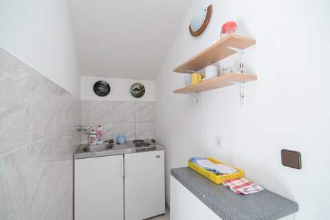 Apartments Pinija - Studio with Terrace (A3) - (ST) - Ferienunterkunft in Supetar (2 Personen)