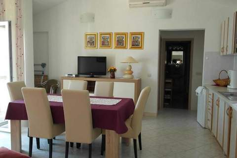 Apartment Račić - Two-bedroom Apartment with Balcony and Sea View - Ferienunterkunft in Bol (4 Personen)