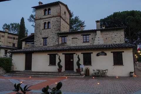 GH Borgo Pulciano in Montone - BEV2B / A2 / 2 Raum App Classic - 3 pax - Ferienunterkunft in Montone (3 Personen)