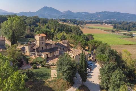GH Borgo Pulciano in Montone - BEV2C / A2 / 2 Raum App Garten - 3 pax - Ferienunterkunft in Montone (3 Personen)