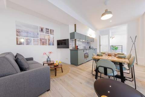GT-49-ROCHECHOUART - Ferienunterkunft in Paris (4 Personen)