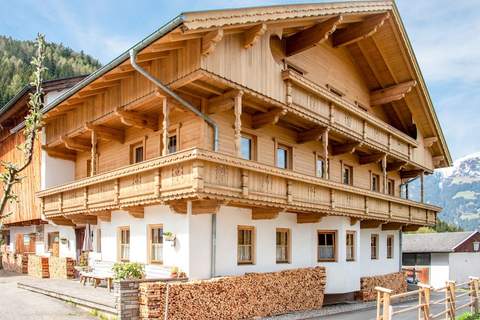 Klammerhof - Dorfblick - Ferienunterkunft in Hainzenberg (8 Personen)
