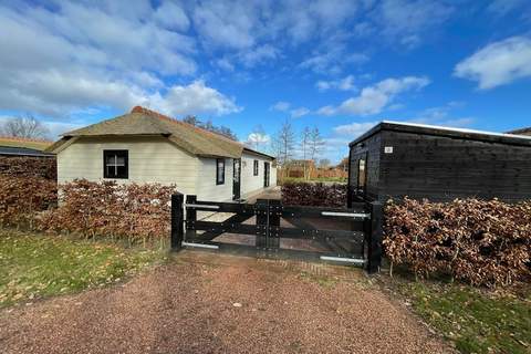 Boerderijchalet nr 2 - Ferienunterkunft in Sint Nicolaasga (4 Personen)